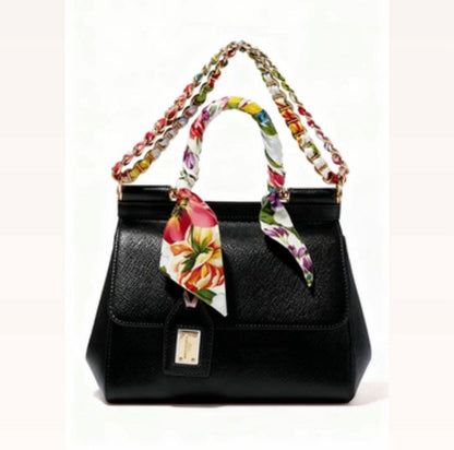 D&G 
110 dhs🇦🇪
with box
🎁🎁🎁

size 25cm

Zain26
♥️♥️♥️