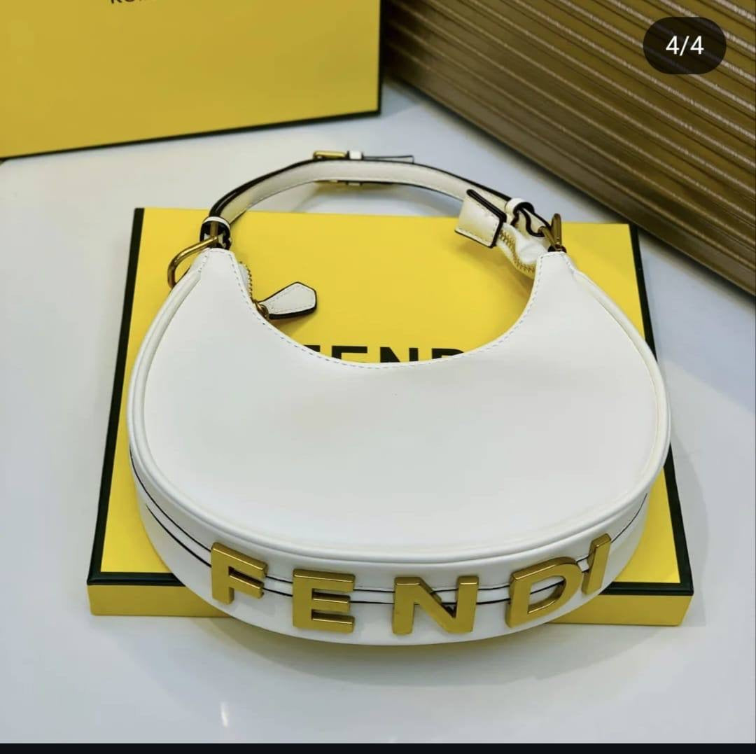 Fendi
with box
🎁🎁🎁

100 dhs🪙

Zain143
♥️♥️♥️