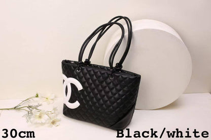 Chanel ᴄᴀᴍʙᴏɴ ᴛᴏᴛᴇ  
sʜᴏᴜʟᴅᴇʀ ʙᴀɢ
ᴡɪᴛʜᴏᴜᴛ ʙᴏx

sɪᴢᴇ:30ᴄᴍ
105 dhs🇦🇪

Zain56
♥️♥️♥️