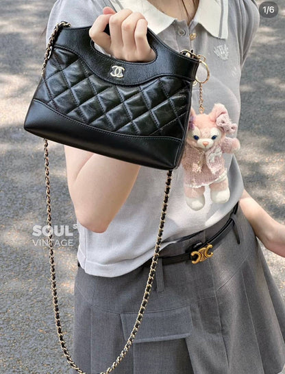 Chanel

90 dhs🇦🇪

with box
🎁🎁🎁

Zain38
♥️♥️♥️