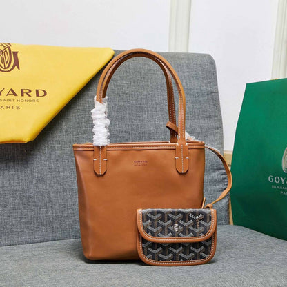 GOYARD 
NEW CAME 
HIGH QUALITY SMALL SIZE 
Use on both sides 
WITH BOX 
🎁🎁🎁

90 dhs🪙💕

Zain39
♥️♥️♥️
