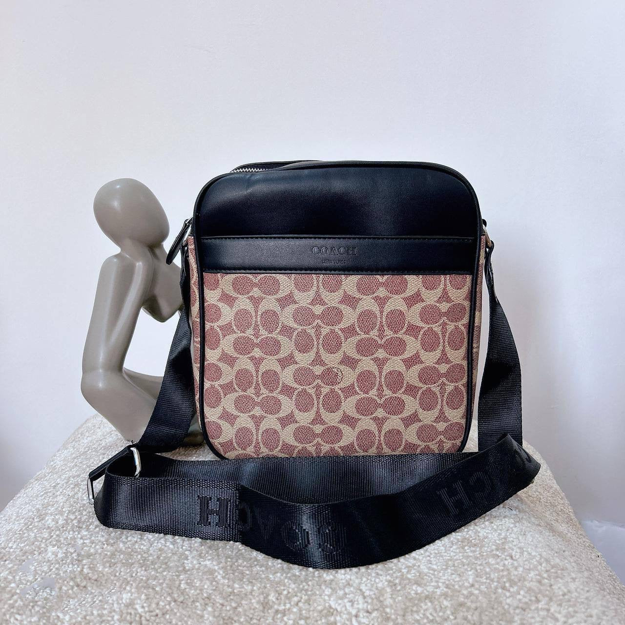 Coach
26 cm
70 dhs🇦🇪

Zain17
♥️♥️♥️