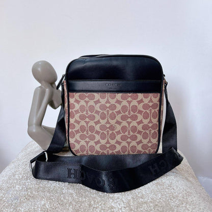 Coach
26 cm
70 dhs🇦🇪

Zain17
♥️♥️♥️