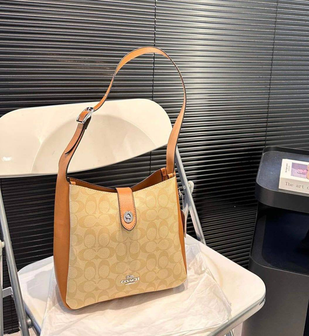 COACH 

NEW CAME GOOD QUALITY 

WITH BOX 
🎁🎁🎁

90 dhs🇦🇪

Zain39
♥️♥️♥️