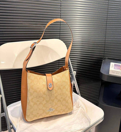 COACH 

NEW CAME GOOD QUALITY 

WITH BOX 
🎁🎁🎁

90 dhs🇦🇪

Zain39
♥️♥️♥️