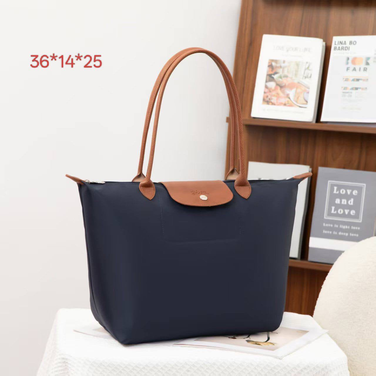 LONGCHAMP 
 hand bag
size: 36*14*25 
45 dhs🇦🇪

Zain40
♥️♥️♥️