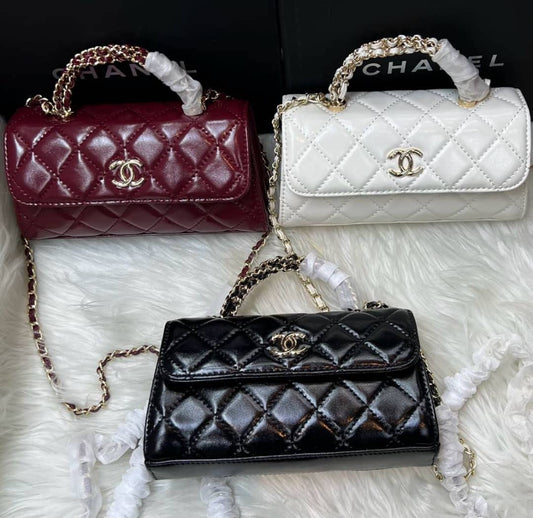 Chanel new chain handbag
Master quality
19cm 

with double box
🎁🎁🎁

200 dhs🇦🇪

Zain95
♥️♥️♥️