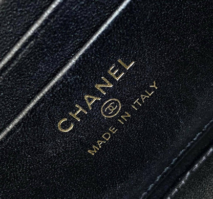 CHANEL 
GOOD QUALITY 
WITH BOX 
🎁🎁🎁

100 dhs🪙💕
SIZE: 16.5cm

Zain39
♥️♥️♥️