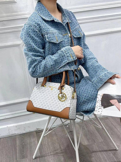 MK
95 dhs🪙💕
size 26cm

Zain26
♥️♥️♥️