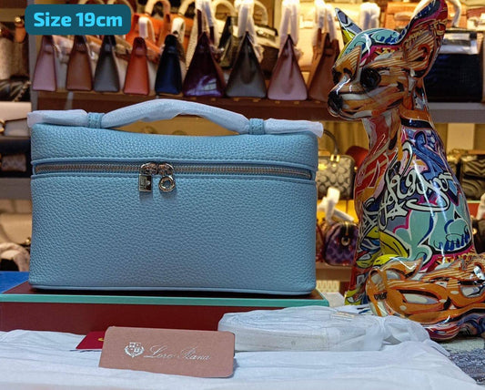 Loro Piana

Good quality 

with box 
🎁🎁🎁
75 dhs🪙💕

Zain186
♥️♥️♥️