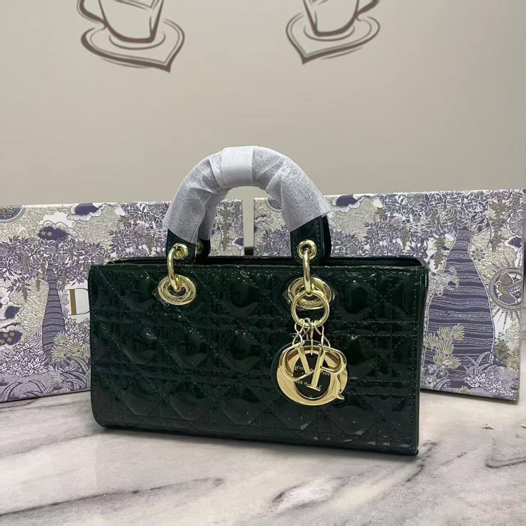 Dior
105 dhs🇦🇪

Good quality 
with box
🎁🎁🎁

Zain35
♥️♥️♥️