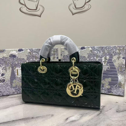 Dior
105 dhs🇦🇪

Good quality 
with box
🎁🎁🎁

Zain35
♥️♥️♥️