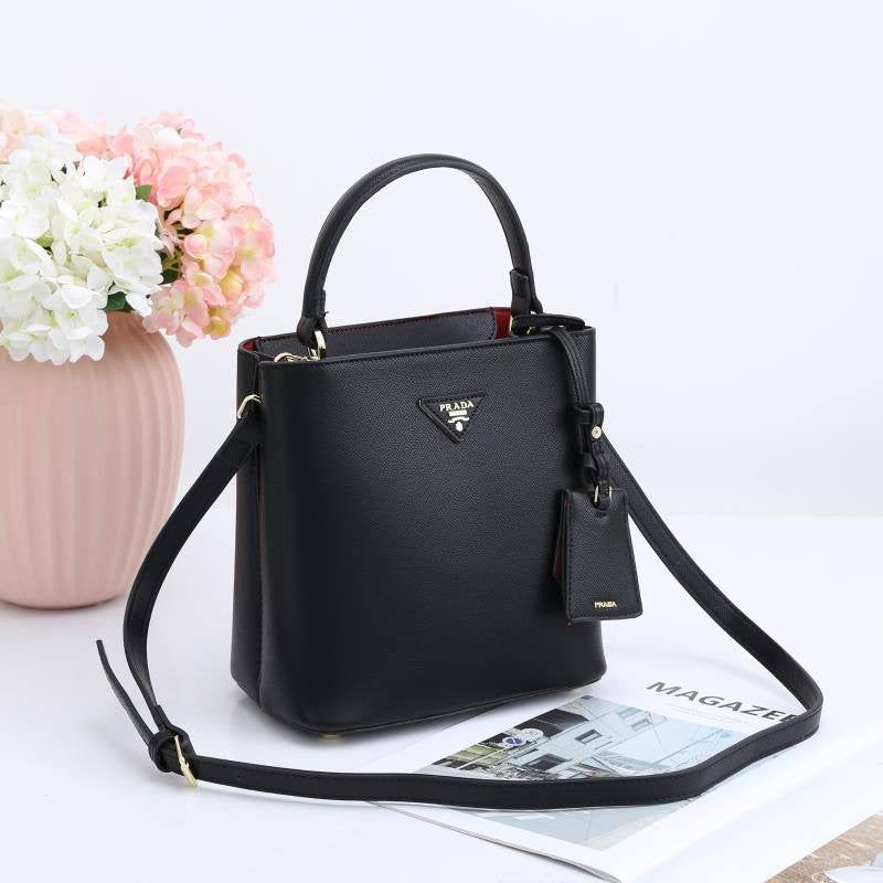 PRADA 
NEW CAME GOOD QUALITY 
105 dhs🇦🇪

Zain39
♥️♥️♥️