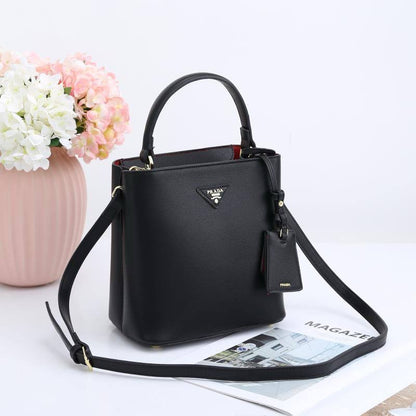 PRADA 
NEW CAME GOOD QUALITY 
105 dhs🇦🇪

Zain39
♥️♥️♥️