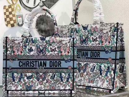 DIOR TOTE BAG 
Master 
#36cm
320 dhs🇦🇪
#42cm 
340 dhs🇦🇪

Zain228
♥️♥️♥️