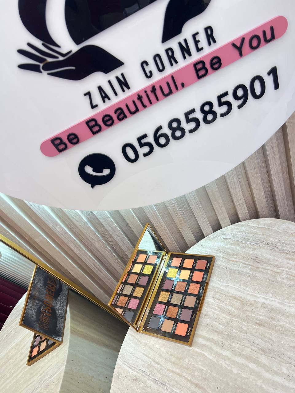 Makeup palette 

30 dhs uae

Zain49

♥️♥️♥️
