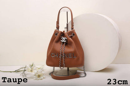 Chanel ʙᴜᴄᴋᴇᴛ ʙᴀɢ
 ʜᴀɴᴅʟᴇ/ ʟᴏɴɢᴄʜᴀɪɴ
sɪʟᴠᴇʀ ʜᴀʀᴅᴡᴀʀᴇ 
ᴡɪᴛʜᴏᴜᴛ ʙᴏx

sᴏғᴛ ʟᴇᴀᴛʜᴇʀ 
sɪᴢᴇ:23ᴄᴍ
100 dhs🇦🇪

Zain56
♥️♥️♥️