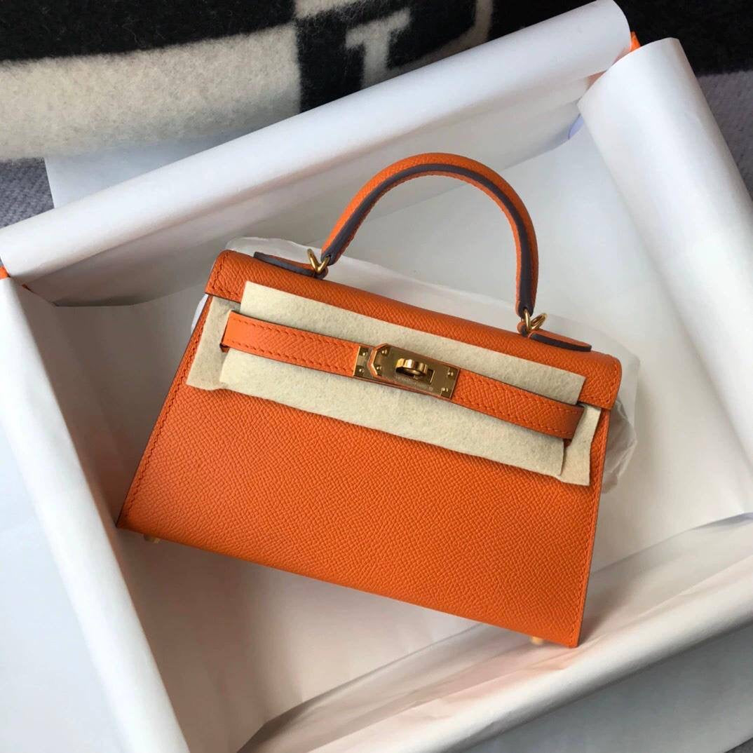 Hermes
Best quality 

with box’s 
🎁🎁🎁

90 dhs🪙💕

size 22cm

Zain158
♥️♥️♥️