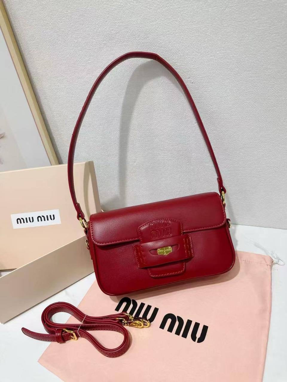 MIU MIU
23*13.5*5cm
With box 
🎁🎁🎁

90 dhs🇦🇪

Zain17
♥️♥️♥️