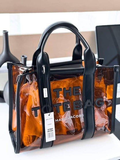 MARC JACOBS ᴛʜᴇ ᴛᴏᴛᴇʙᴀɢ
ᴄᴀɴᴠᴀss & ᴛʀᴀɴsᴘᴀʀᴇɴᴛ
ᴡɪᴛʜ ᴘᴏᴜᴄʜ ᴀɴᴅ ʟᴏɴɢ sᴛʀᴀᴘ
sɪᴢᴇ : 35 cm

105 dhs🇦🇪

Zain31
♥️♥️♥️