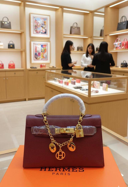 Hermes
Best quality 

with box’s 
🎁🎁🎁

90 dhs🇦🇪
size 22 cm

Zain158
♥️♥️♥️