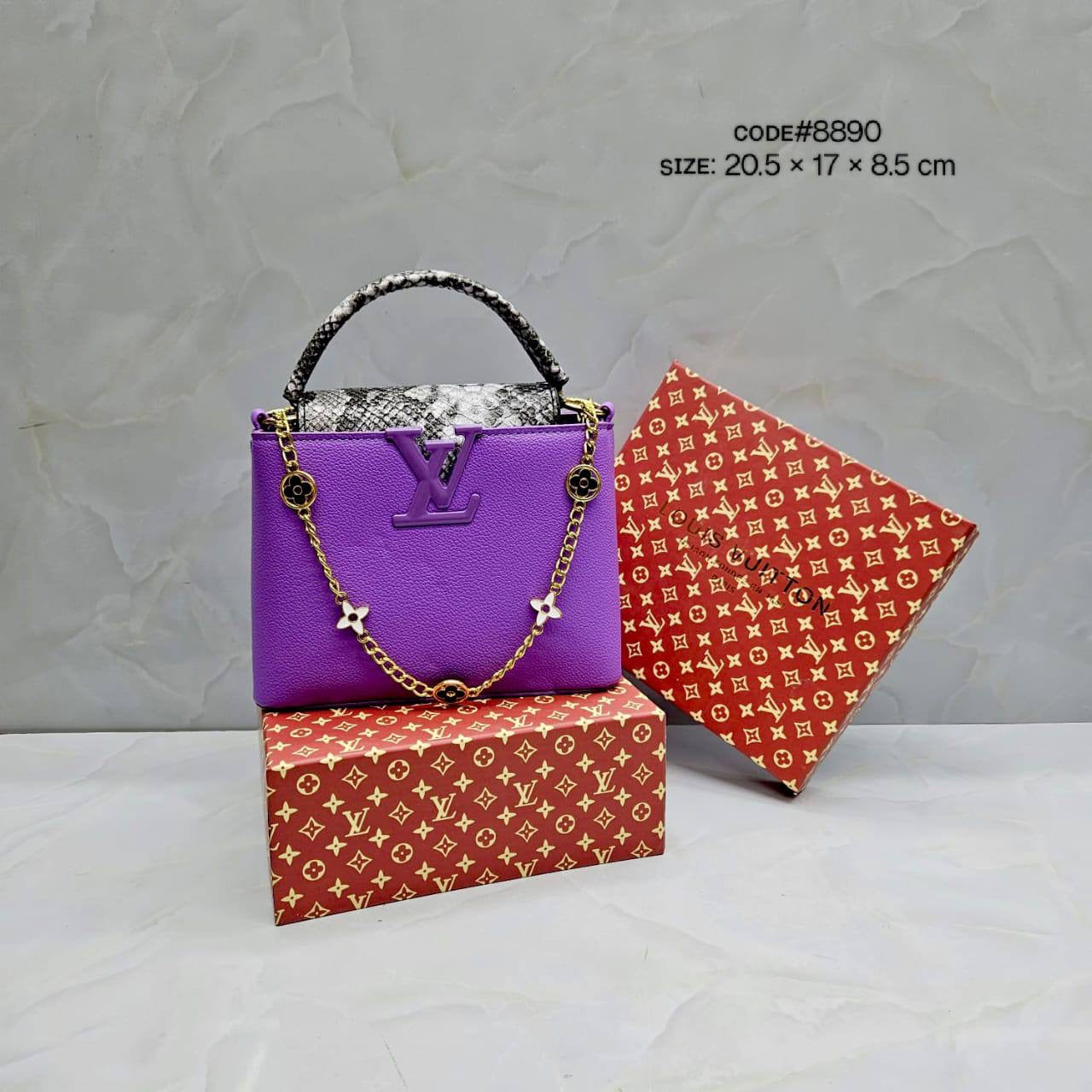 LV
ᴄᴀᴘᴜᴄᴄɪɴᴇ ᴛᴏᴘ ʜᴀɴᴅ ʙᴀɢ
ᴡɪᴛʜ ʟᴏɴɢ ʙᴇʟᴛ sᴛʀᴀᴘ
ɢᴏʟᴅ ʜᴀʀᴅᴡᴀʀᴇ
sɪᴢᴇ : 20.5 cm

ᴡɪᴛʜ BOX
🎁🎁🎁

75 dhs🇦🇪

Zain31
♥️♥️♥️