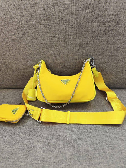 Prada
80 dhs🇦🇪

with box
🎁🎁🎁

Zain26
♥️♥️♥️