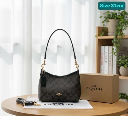 Coach
Best quality 

with box’s 
🎁🎁🎁

90 dhs🪙💕
size 21cm

Zain158
♥️♥️♥️
