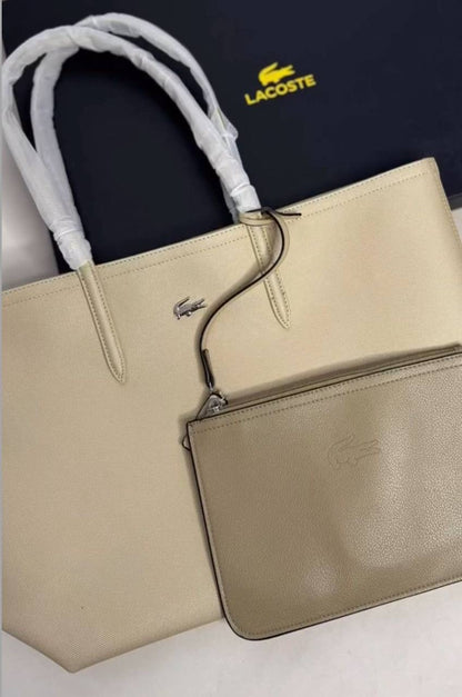 Lacoste

New crocodile double bread, 
good quality, 

size 46 * 30 cm 
75 dhs🇦🇪

Zain12
♥️♥️♥️