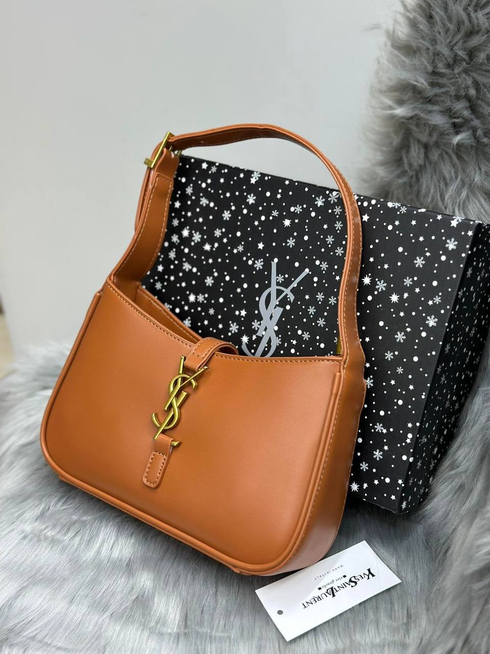 YSL 

SIZE  ………  25 CM 

95 dhs🇦🇪

with BOX
🎁🎁🎁

Zain244
♥️♥️♥️