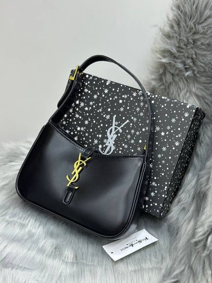 YSL 

SIZE  ………  25 CM 

95 dhs🇦🇪

with BOX
🎁🎁🎁

Zain244
♥️♥️♥️