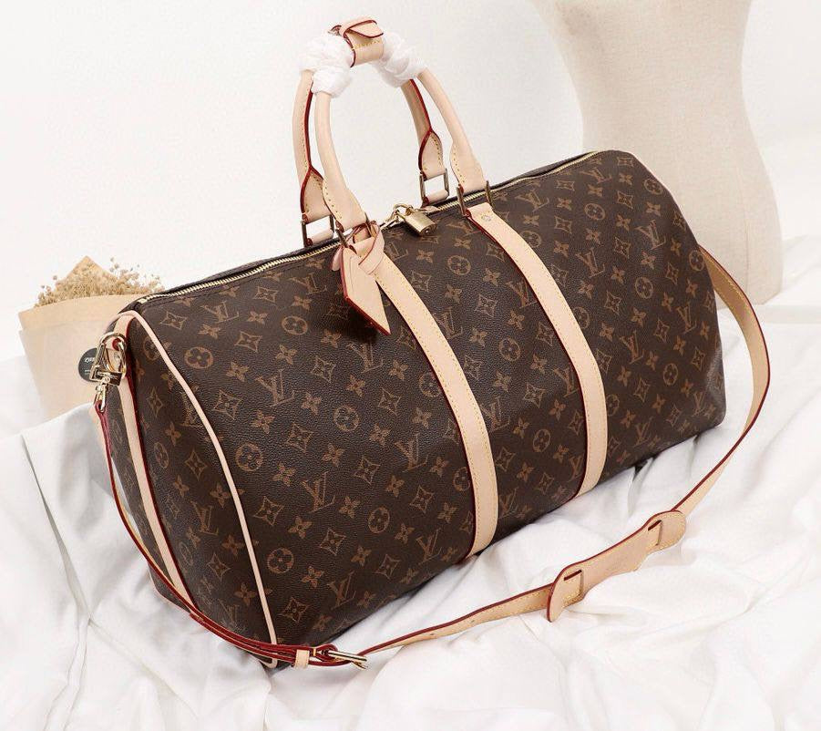 LV TRAVELLING BAG 
GOOD QUALITY 
115 dhs🪙💕
SIZE : 55cm

Zain39
♥️♥️♥️