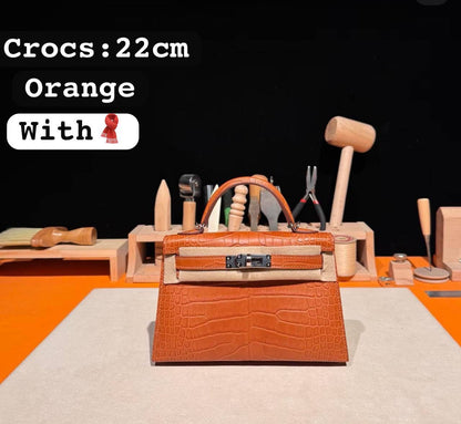 Hermes ᴋɪʟʟʏ ᴄʀᴏᴄᴏᴅɪʟᴇ 
sɪʟᴠᴇʀ ʜᴀʀᴅᴡᴀʀᴇ 
ᴡɪᴛʜʙᴏx 
🎁🎁🎁

ᴄʀᴏᴄs ᴍᴀᴛᴇʀɪᴀʟ 
sɪᴢᴇ:22ᴄᴍ
100 dhs🇦🇪

Zain56
♥️♥️♥️