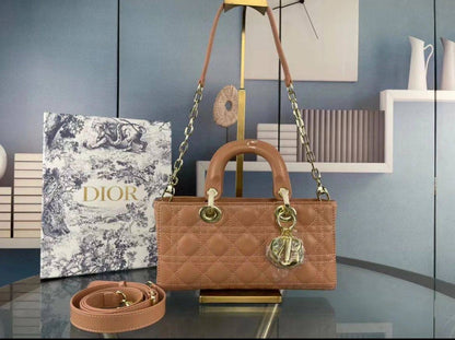 Dior
105 dhs🇦🇪

Good quality 
with box
🎁🎁🎁

Zain35
♥️♥️♥️