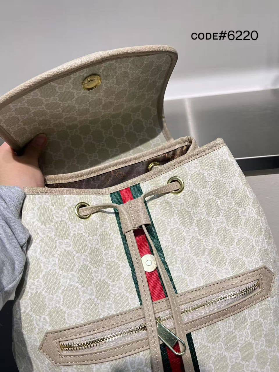 GUCCI BAGPACK
ғʟᴀᴘ ʙᴏᴛᴛᴏɴ ᴋɴᴀᴘsᴀᴄᴋ
sɪᴢᴇ : 28 cm

75 dhs🪙

Zain31
♥️♥️♥️