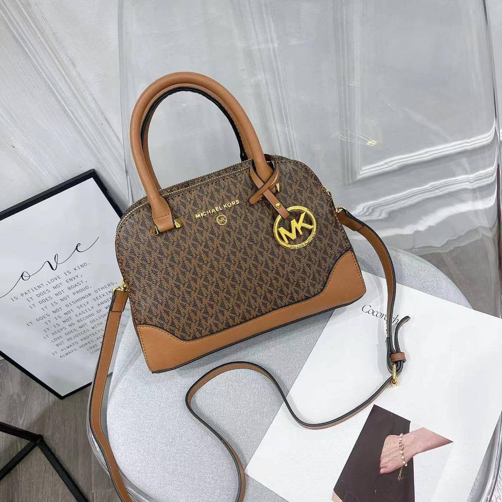 MK
95 dhs🪙💕
size 26cm

Zain26
♥️♥️♥️