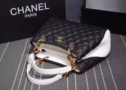 Chanel - CH

95 dhs🇦🇪

Good quality 
with box
🎁🎁🎁

Zain35
♥️♥️♥️