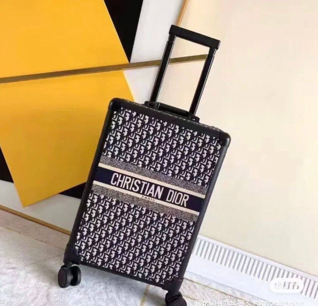 luggage restock
high quality with cartoon 

600 dhs🇦🇪

Zain39
♥️♥️♥️