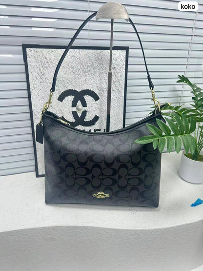 🎉 Offer 🎊  Coach
Size : 31 * 24 * 12 cm
75 dhs🇦🇪
with box 🎁

Zain115
♥️♥️♥️