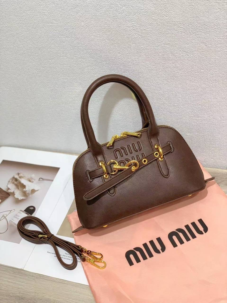 Miu Miu
90 dhs🇦🇪
Good Quality 
25 cm

Zain90
♥️♥️♥️