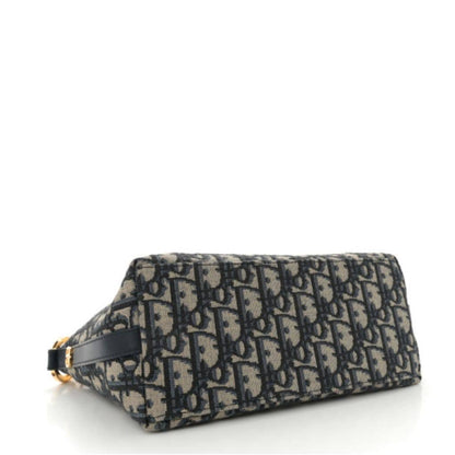 Dior
80 dhs🇦🇪

with box
🎁🎁🎁

size 24cm

Zain26
♥️♥️♥️