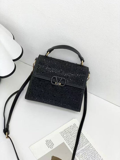 Valentino
GOOD QUALITY 
120 dhs🪙

Zain200
♥️♥️♥️