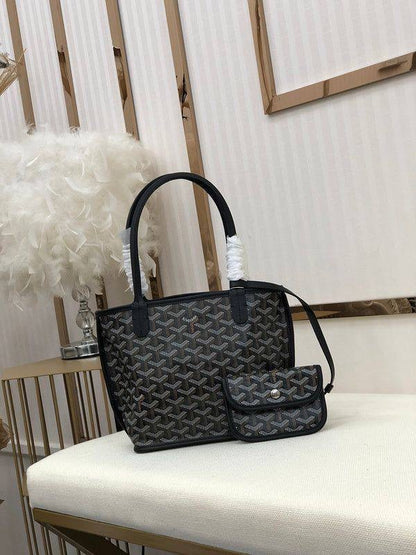 Goyard 
good quality
size 30* 20 cm 
80 dhs🇦🇪

Zain12
♥️♥️♥️