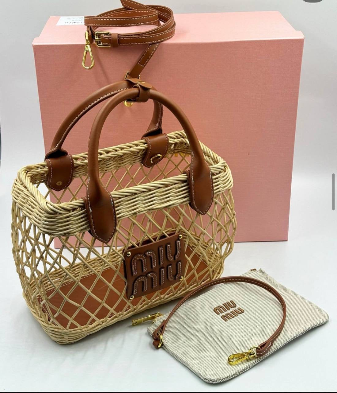 MIU MIU
Master 
25CM 

220 dhs🇦🇪

Zain131
♥️♥️♥️