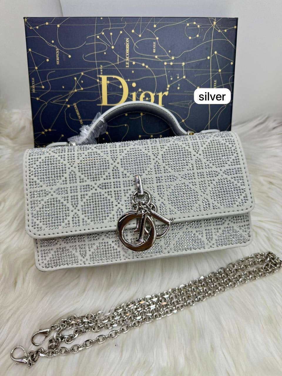 Discount 💎  Dior top handle
Size: 25 ~ 21 cm
95 dhs🇦🇪
with Box🎁

Zain115
♥️♥️♥️