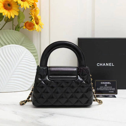 Chanel 

100 dhs🇦🇪

with box
🎁🎁🎁

size 20×6×13cm

Zain42
♥️♥️♥️