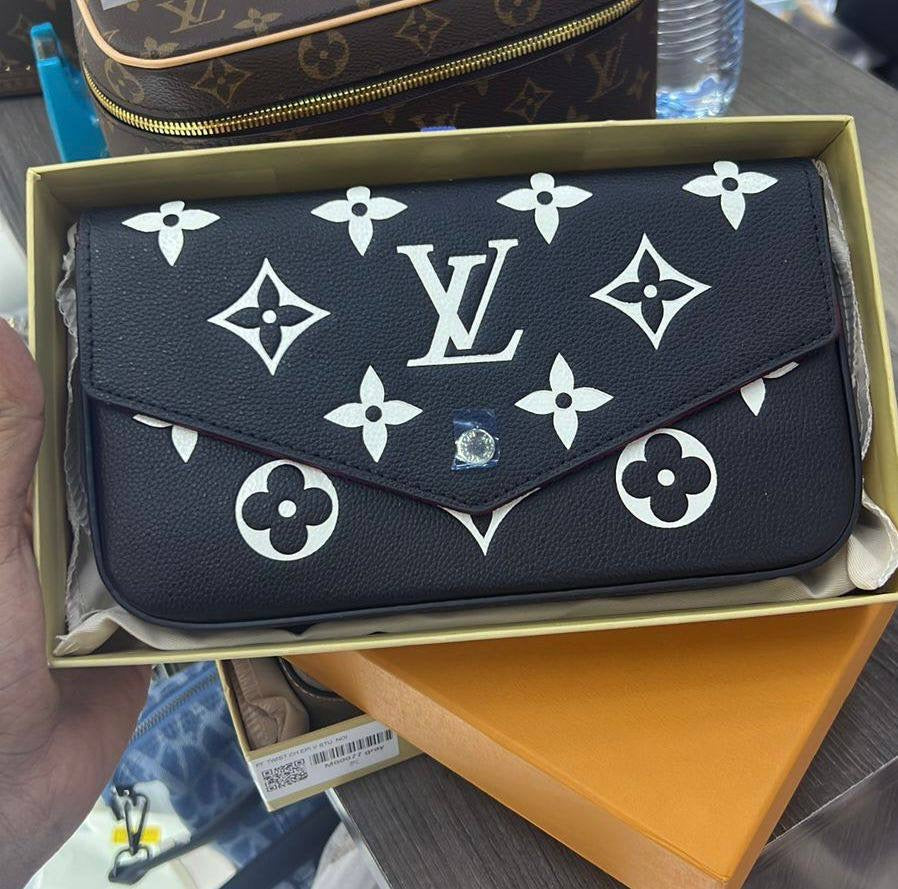 LV Master 

150 dhs🇦🇪

#with box
🎁🎁🎁

Zain228
♥️♥️♥️