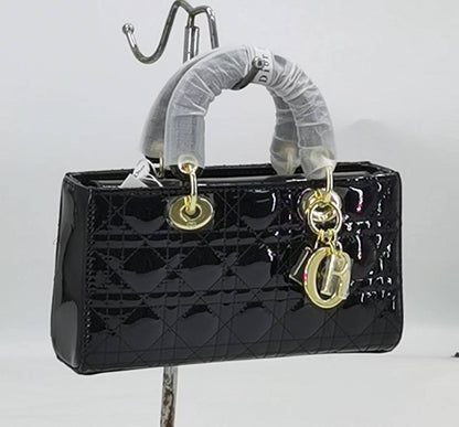 DIOR 
25*6*13cm

105 dhs🇦🇪

with Box
🎁🎁🎁

Zain254
♥️♥️♥️