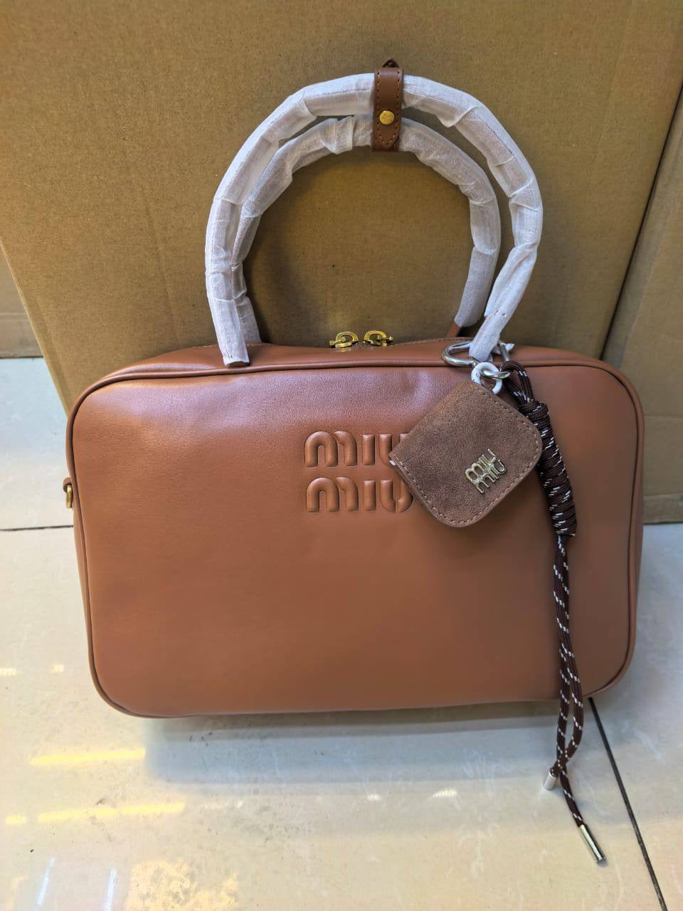Miu Miu
Master

350 dhs🇦🇪
Add box paper bag🎁
30 dhs🇦🇪

Zain10
♥️♥️♥️