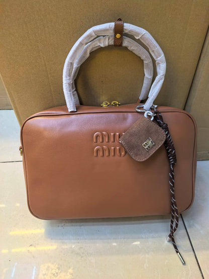Miu Miu
Master

350 dhs🇦🇪
Add box paper bag🎁
30 dhs🇦🇪

Zain10
♥️♥️♥️